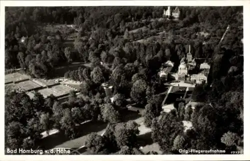 Ak Bad Homburg vor der Höhe Hessen, Luftaufnahme, Kurpark, Gebäude, Bäume, Freizeitaktivitäten