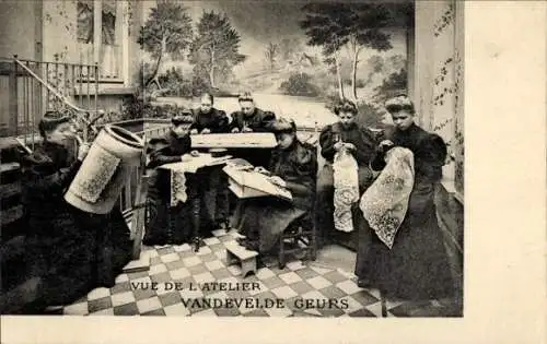 Ak Brüssel, Königliche Spitzen-Manufaktur Vandevelde Geurs, Spitzenmacherinnen, Werkstatt