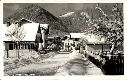 Ak Ruhpolding in Oberbayern, Straßenpartie im Winter