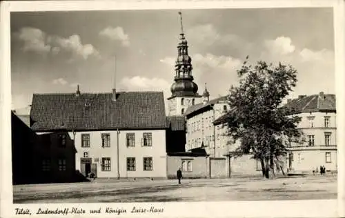 Ak Sowjetsk Tilsit Ostpreußen, Ludendorff Platz mit Königin Luise Haus