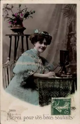 Ak Frau beim Telefonieren, Telefon, Blumen