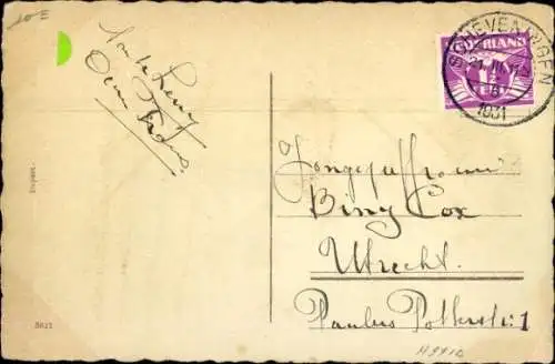 Ak Junge springt über einen Zaun