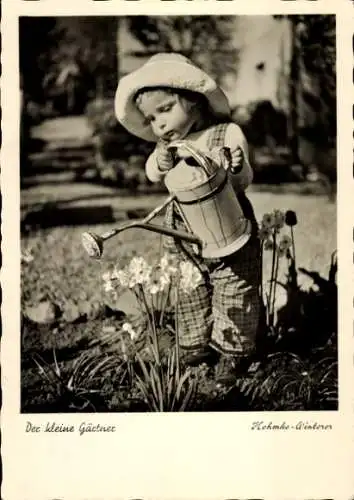 Ak Kind mit Gießkanne, der kleine Gärtner