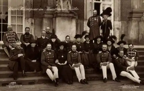 Ak Kaiserpaar mit der kaiserlichen Familie, Kaiserin Auguste Viktoria, Kaiser Wilhelm II