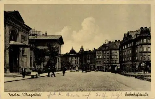 Ak Cieszyn Teschen Schlesien, Stadtansicht mit Gebäuden, Menschen, Bahnhofsstraße