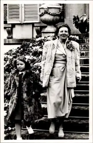 Ak Königin Juliana der Niederlande, Prinzessin Irene, Soestdijk, Bloemendefile 1949