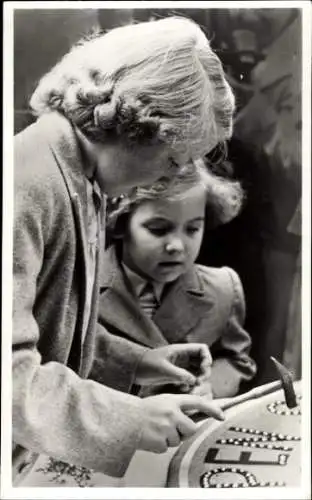 Ak Prinzessin Beatrix der Niederlande, Prinzessin Margriet, Fest, Soestdijk 1949