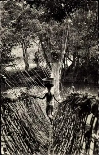 Ak Afrique Noire, Passage einer Lianenbrücke