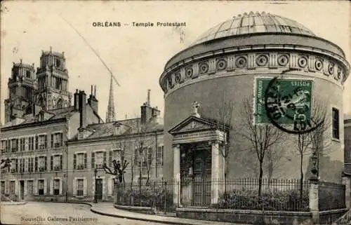 Ak Orléans Loiret, Temple Protestant, Nouvelles Galeries Parisiennes,  Architektur