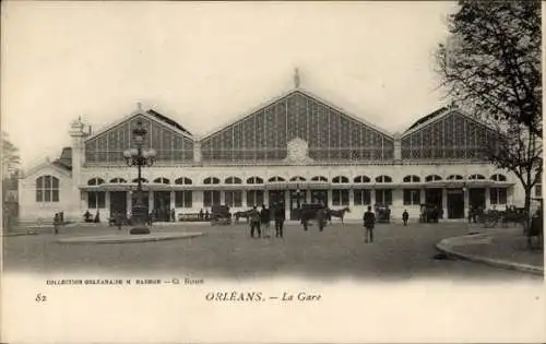 Ak Orléans Loiret, Bahnhof von   Architektur, Passanten