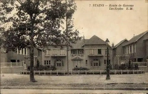 Ak Stains Seine-Saint-Denis,  Route de Gonesse, Les Ecoles E. M.,  
