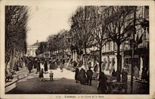 Ak Lorient Morbihan, Straße mit Bäumen, Menschenmenge,  Gebäude, Le Cours de la Bove