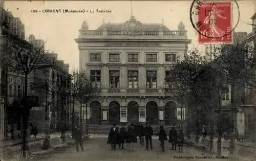 Ak Lorient Morbihan, Theatergebäude, Gruppen von Personen, Bäume,  Architektur