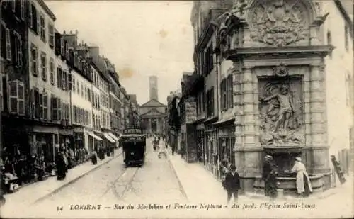 Ak Lorient Morbihan, Straße mit Tram, Fontaine Neptune, Eglise Saint-Louis im Hintergrund