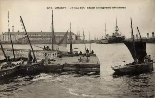Ak Lorient Morbihan, Hafenansicht, Schiffe, Pier, Industriegebäude