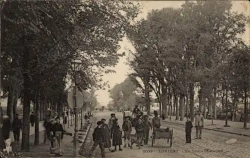 Ak Lorient Morbihan, Straße mit Bäumen, Menschen und Wagen,  
