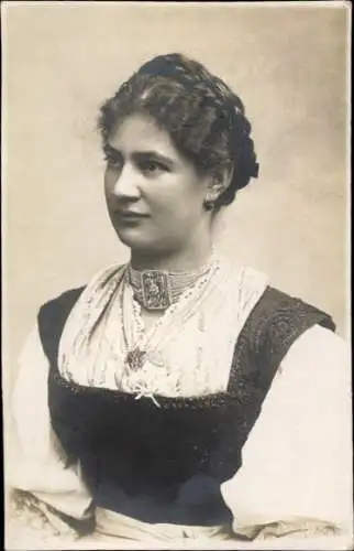 Foto Ak Tirol Österreich, Frauenportrait, Tracht