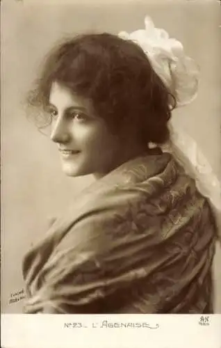 Foto Ak Frauenportrait, Tracht