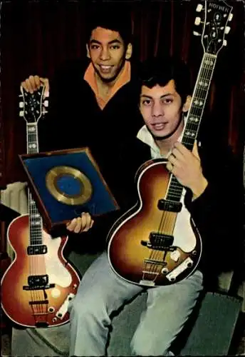 Ak Band Blue Diamonds, Portrait