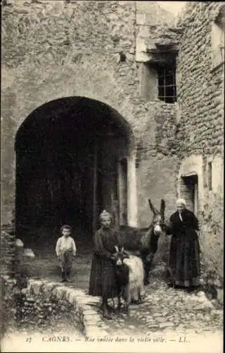 Ak Cros de Cagnes Alpes Maritimes, Alter Straßenabschnitt, Familiengruppe, Esel, Steinmauern