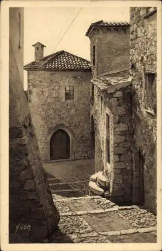 Ak Èze Alpes Maritimes, Altstadt, enge Gasse, steinerne Gebäude, Dach mit Ziegeln