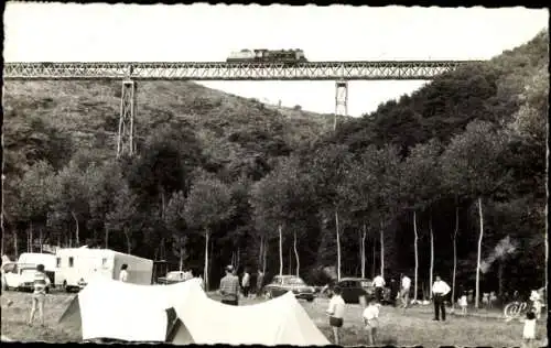 Ak Gannat Allier, Viaduc de Rouzat, Eisenbahn, Zeltlager, Menschen, Bäume, Autos, 1963
