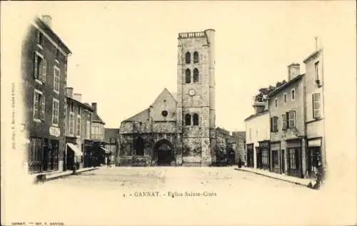 Ak Gannat Allier, Eglise Sainte-Croix, Turm, Gebäude, Platz,  Architektur