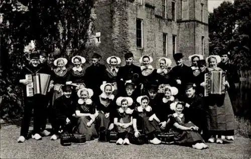 Ak Vaassen Epe Gelderland Niederlande, Cannenburgher Bauerntänzer Gruppen Portrait