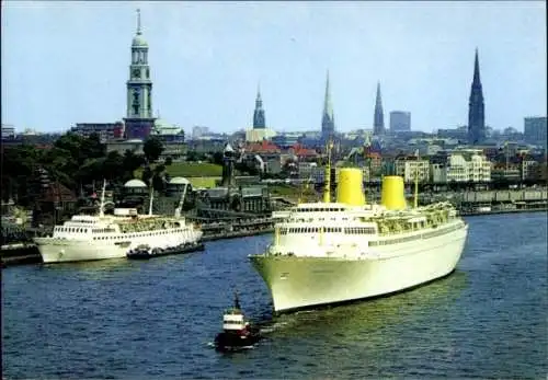 Ak Hamburg, Hafen mit Stadtpanorama, Schiffe, Schlepper, Kirchtürme