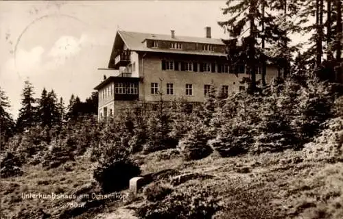 Ak Fichtelgebirge Oberfranken Bayern, Asenturm auf dem Ochsenkopf, Unterkunftshaus, Wald, Berge