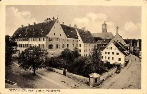 Ak Memmingen in Schwaben, Historische Gebäude, Bäume, Straße, Stadtansicht, Puggerei