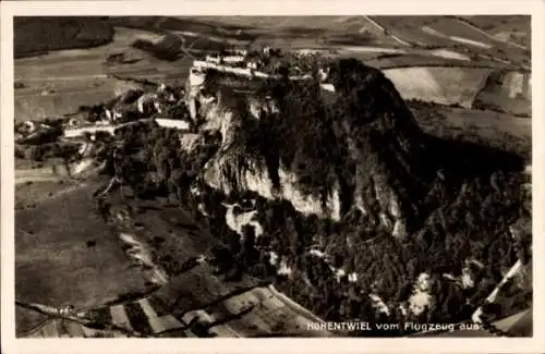 Ak Singen Hohentwiel Baden Württemberg, Luftaufnahme der Burg  umgeben von Landschaft, Schwarz-We