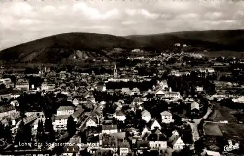 Ak Lohr am Main Unterfranken, Historische Stadtansicht, Gebäude, Landschaft, Berge