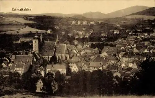 Ak Schmalkalden im Thüringer Wald, Panorama von  alte Kirche, Häuser, Hügel im Hintergrund