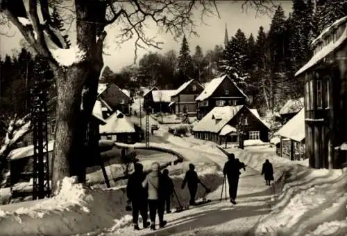 Ak Schierke Wernigerode im Harz, Schneelandschaft, Skifahrer, Häuser, Bäume, Kirche