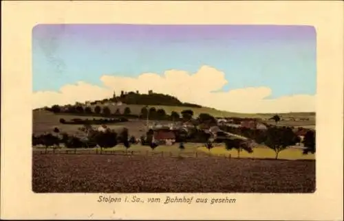 Ak Stolpen in Sachsen, Blick auf  Landschaft, Wolken, Bahnhof