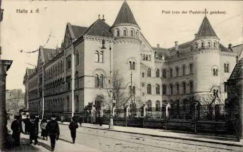 Ak Halle an der Saale, Postgebäude,  Architektur, Straßenansicht, Menschen
