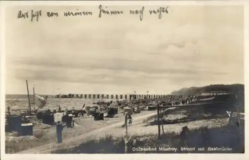Ak Międzyzdroje Ostseebad Misdroy Pommern, Ostseebad  Strand mit Seebrücke, Schiffe, Menschen, Se
