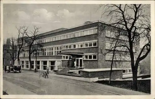 Ak Jena in Thüringen, Studentenhaus, Vereins Jenaer Studentenhilfe, Gebäude mit Bäumen, älterer S