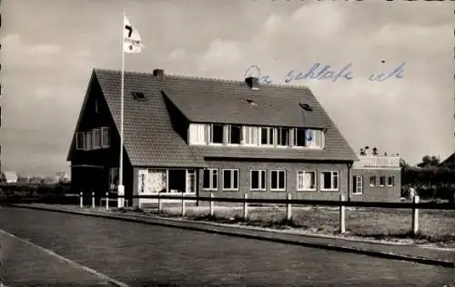 Ak Nordseebad Langeoog Ostfriesland, Haus auf  Flagge, Straße, Wolken, Meer
