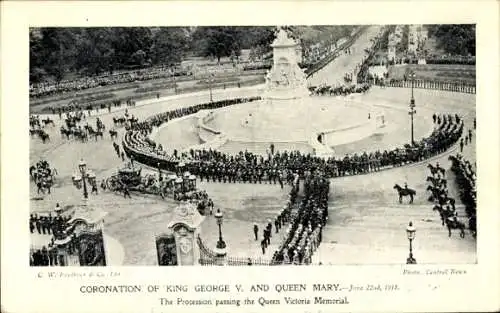 Ak Coronation of King George V and Queen Mary, The Procession passing the Queen Victoria Memorial