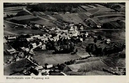 Ak Bischofsmais in Niederbayern, Luftaufnahme von  Landwirtschaft, Häuser, Natur
