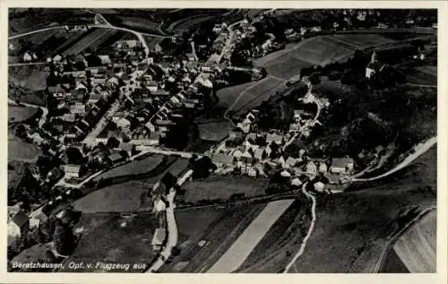 Ak Beratzhausen Oberpfalz, Luftaufnahme von  kleine Häuser, Felder, Straßen