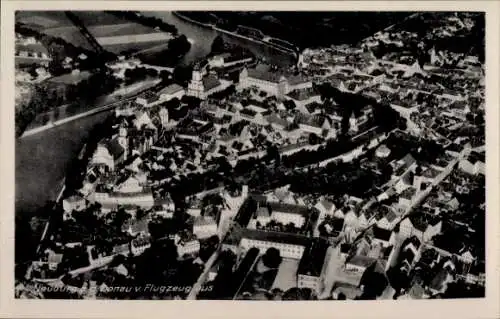 Ak Neuburg an der Donau Oberbayern, Luftaufnahme von Neuburg & Donau,  Architektur, klare Sicht