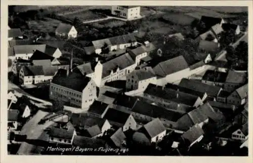 Ak Mertingen in Schwaben, Luftaufnahme von  Bayern, Häuser und Straßen, schwarz-weiß