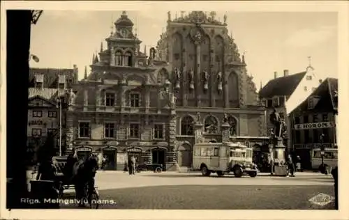 Ak Riga Lettland, Melngalvju nams,  Gebäude, Straßenverkehr, Pferdekutschen, Bus