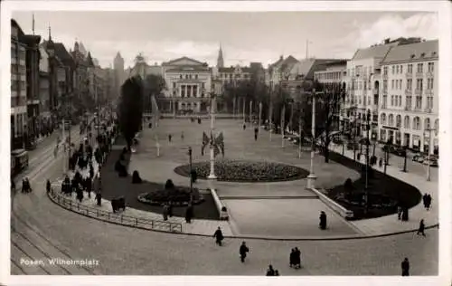 Ak Poznań Posen, Wilhelmplatz, Menschen, Bäume, Blumenbeete, Flaggen