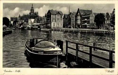 Ak Emden in Ostfriesland, Blick auf den Hafen, Boot mit dem Namen MOCARD, Häuserzeile, Fähre