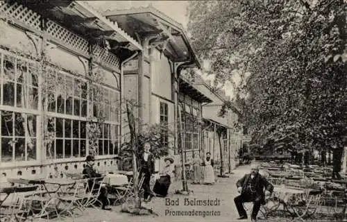 Ak Helmstedt in Niedersachsen, Promenadengarten, Menschen, Tische, Bäume,  