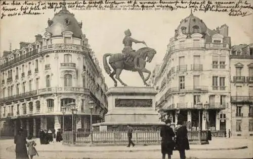Ak Orléans Loiret, Reiterstatue,  Gebäude, Straßenszene, schwarz-weiß Fotografie